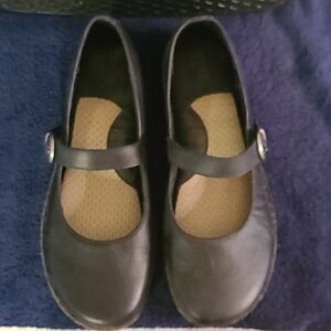 Born Leather Mary Janes size 10 NWB